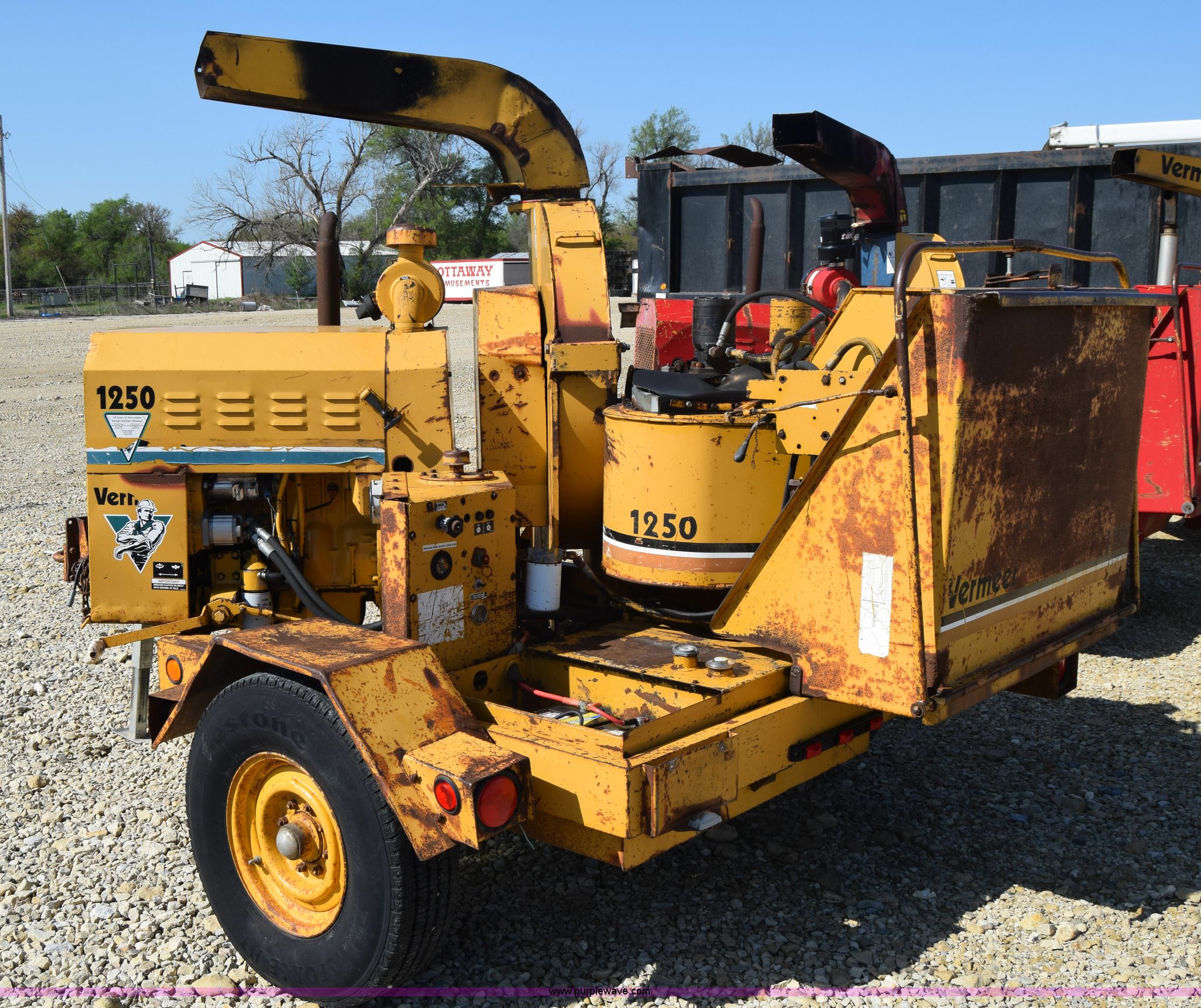 1991 Vermeer 1250 chipper in Hutchinson, KS Item E6333 sold Purple Wave