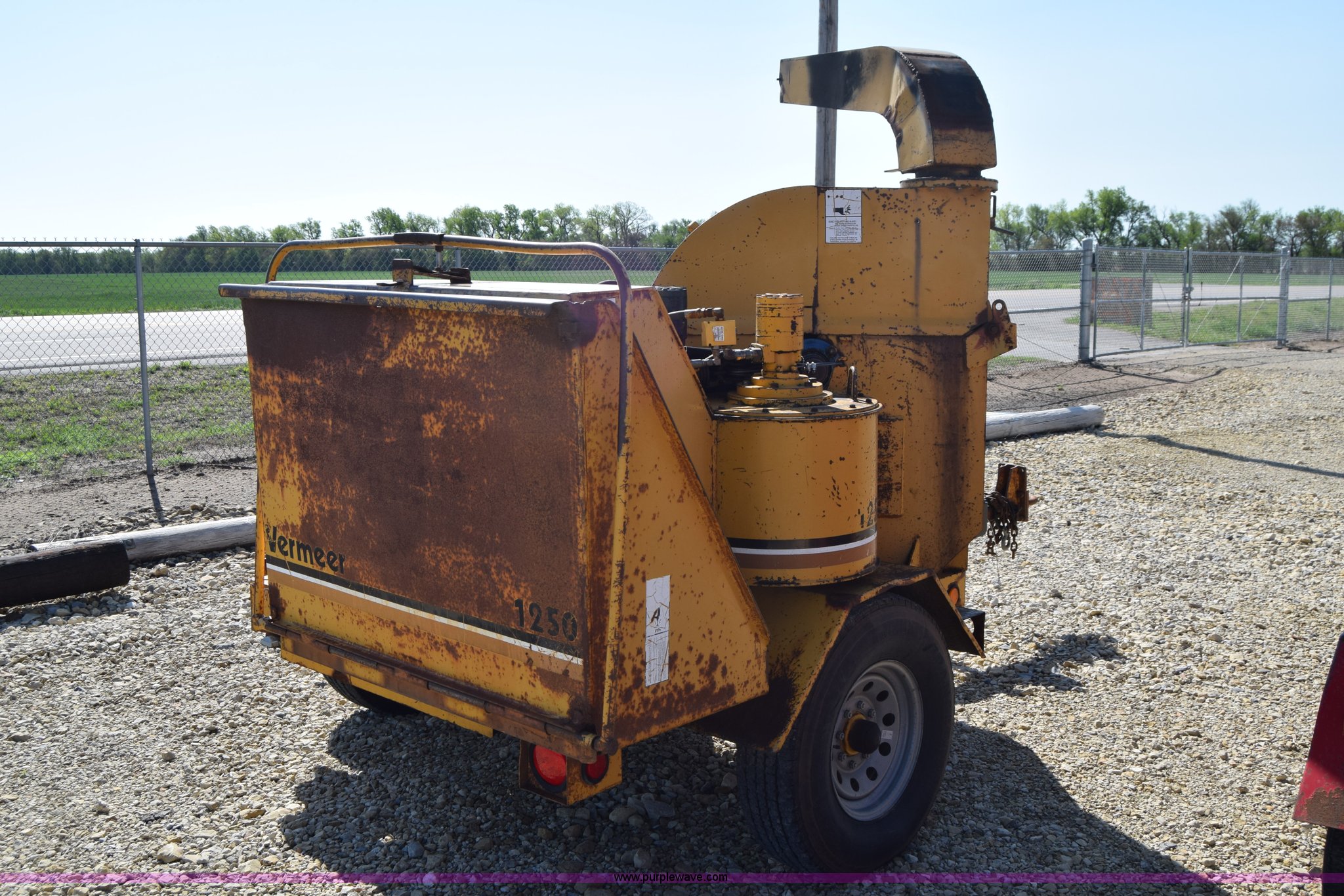 1991 Vermeer 1250 chipper in Hutchinson, KS | Item E6333 sold