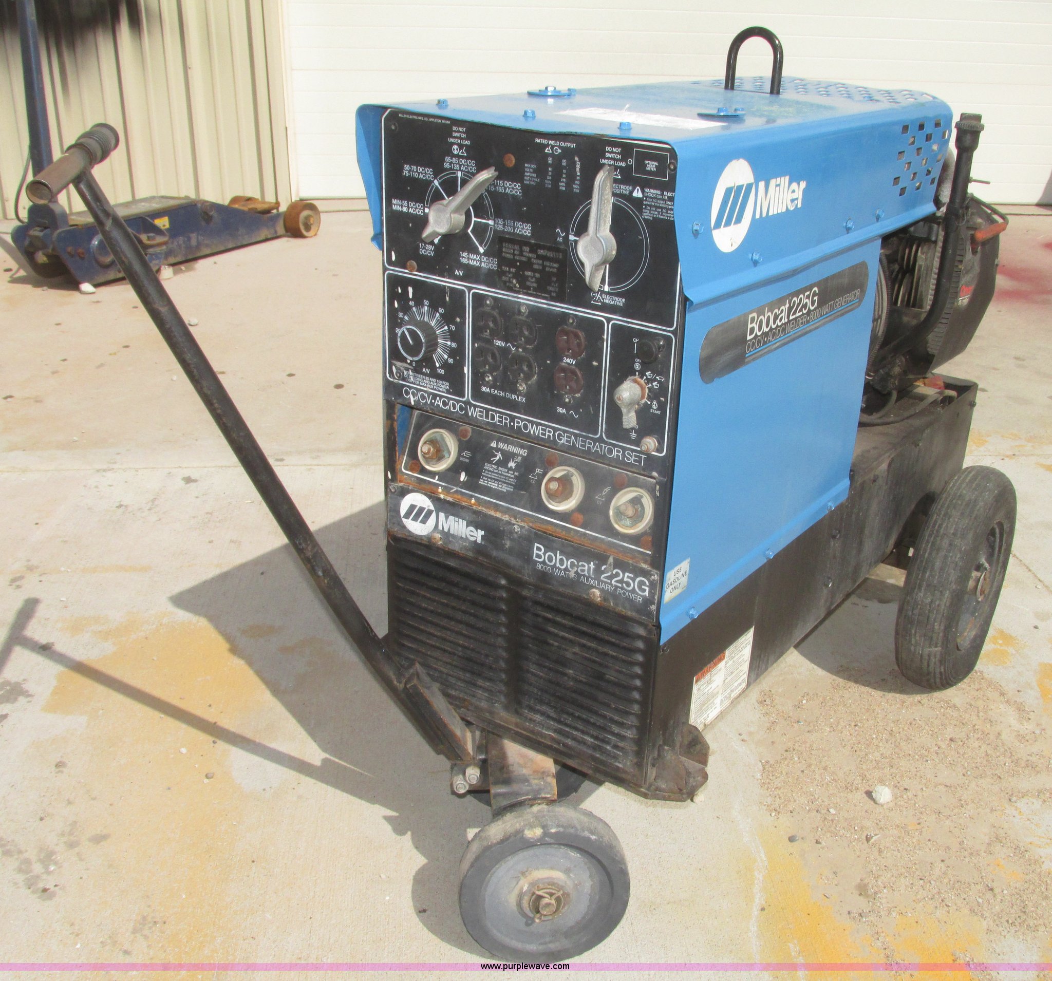 Miller Bobcat 225G welder/generator in Omaha, NE Item H4657 sold