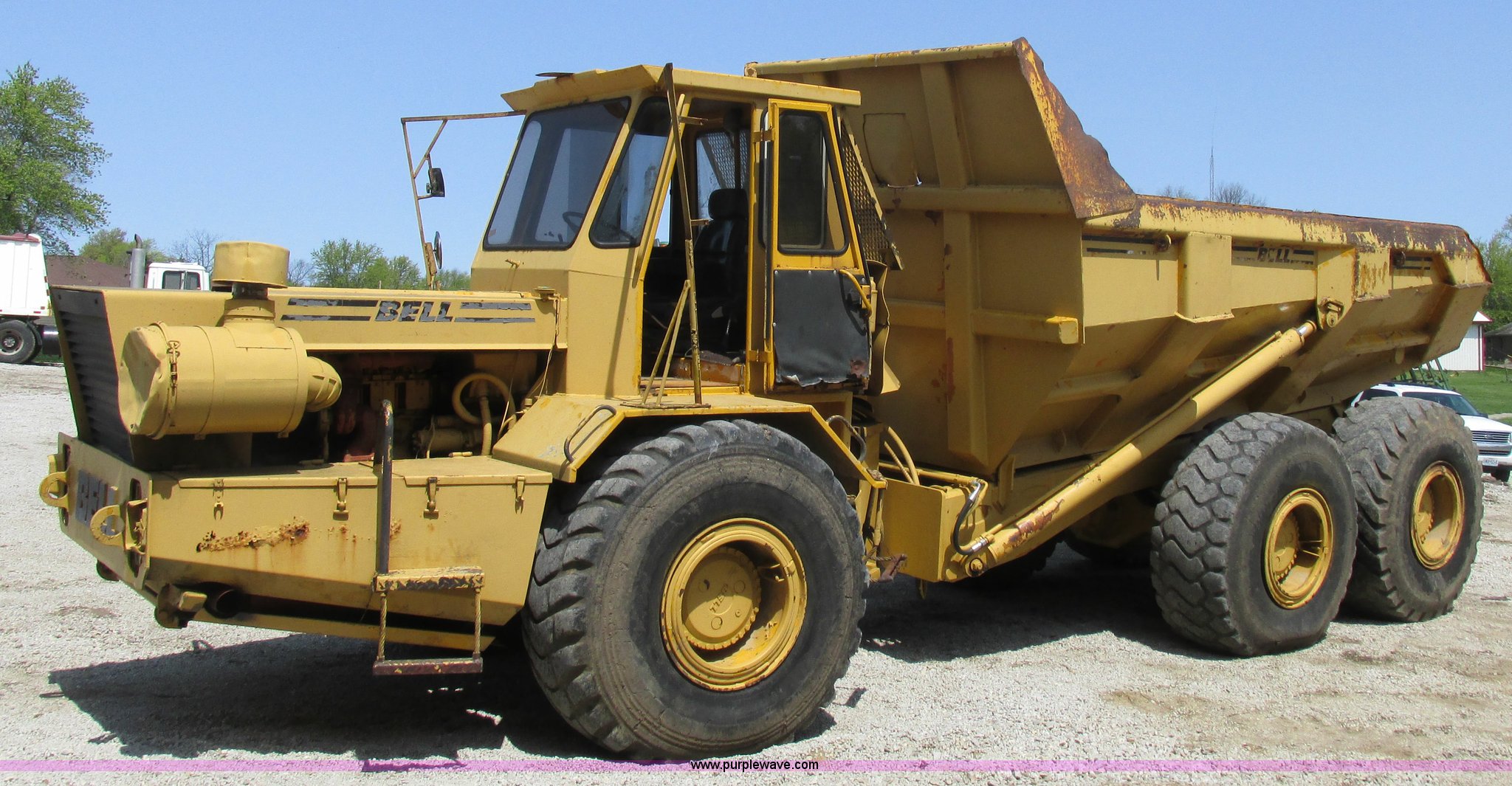 Bell haul truck in Hale, MO Item K2111 sold Purple Wave