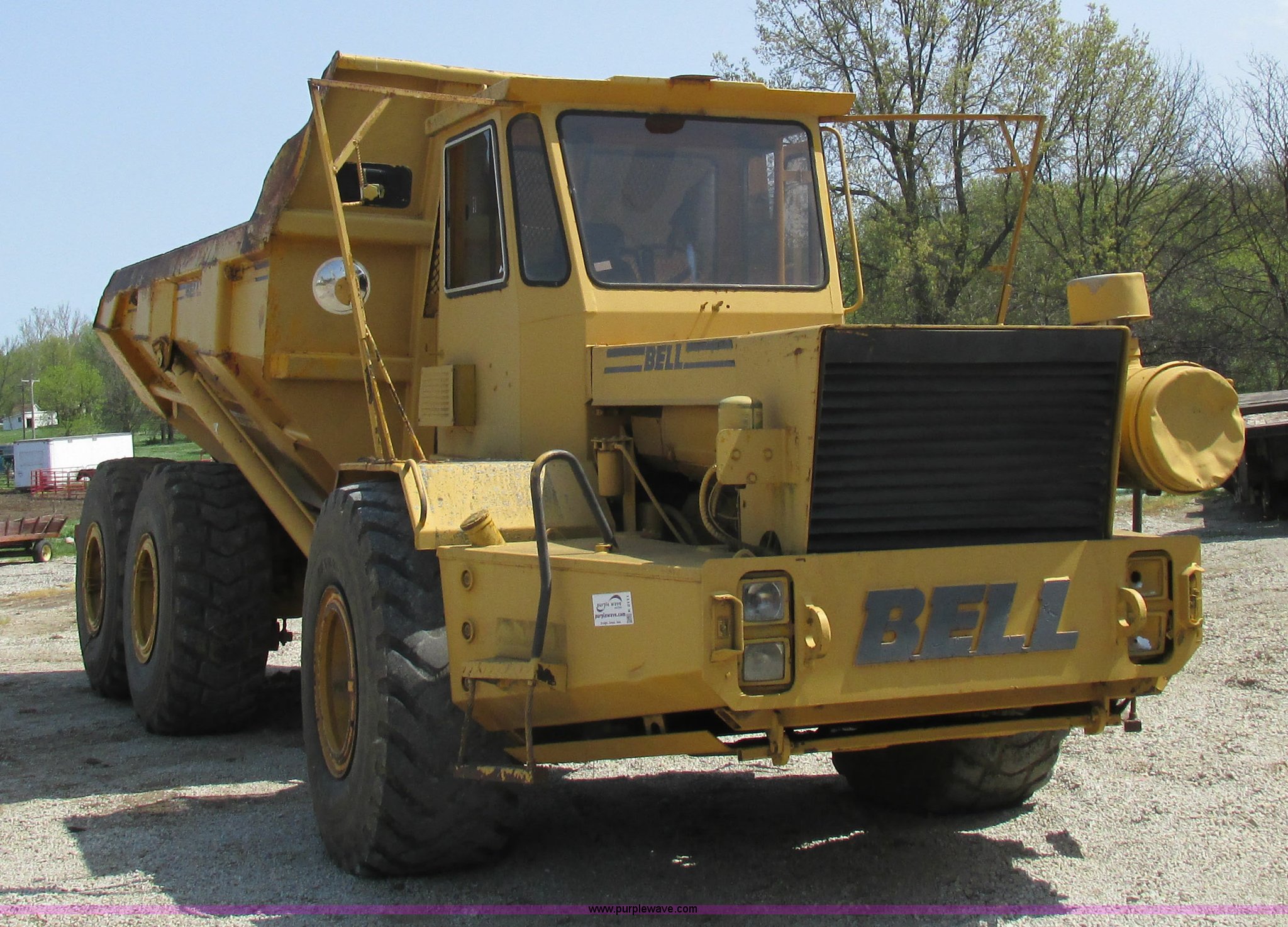 Bell haul truck in Hale, MO Item K2111 sold Purple Wave