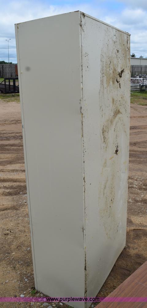 image for item AQ9189 (16) metal cabinets