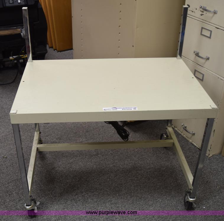 image for item AQ9208 (3) Bretford computer carts