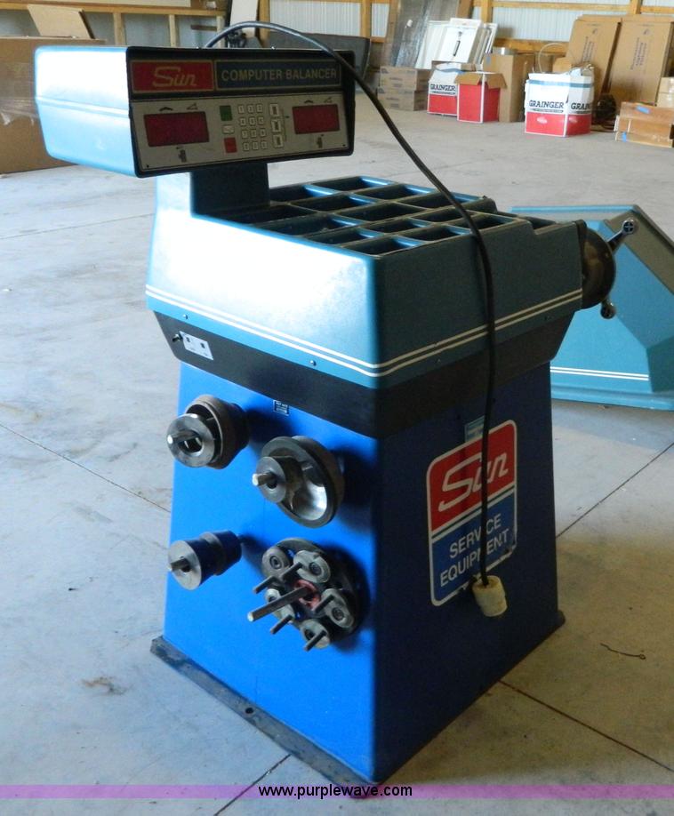 image for item AX9866 SUN 1742-0 tire balancer