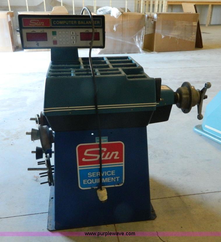 image for item AX9866 SUN 1742-0 tire balancer