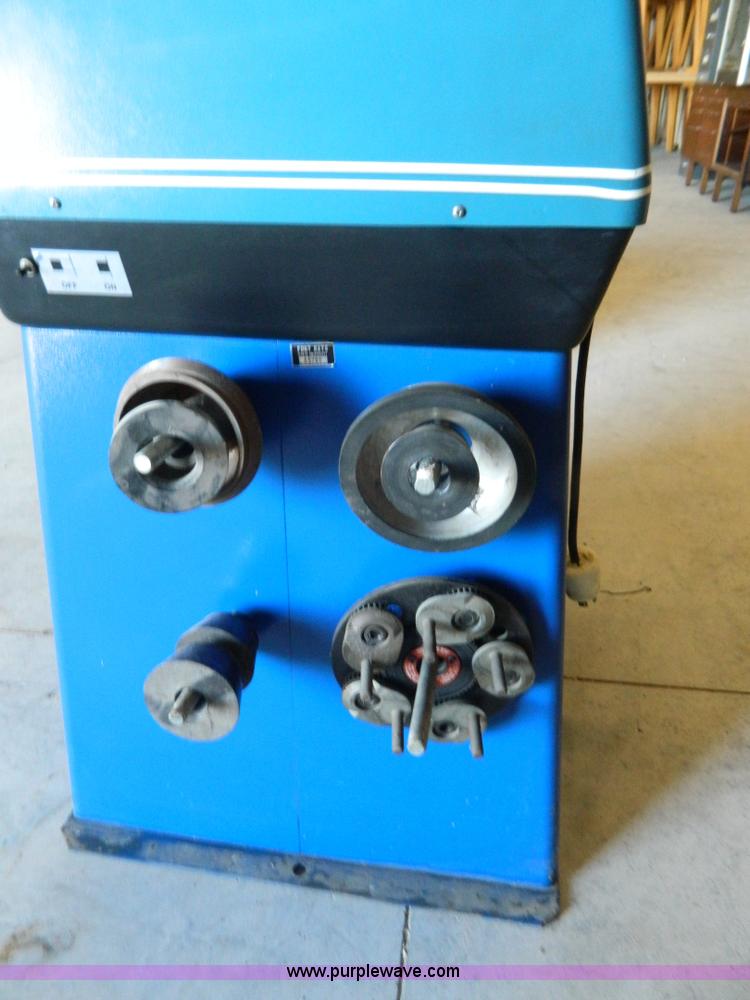 image for item AX9866 SUN 1742-0 tire balancer