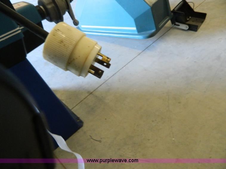 image for item AX9866 SUN 1742-0 tire balancer