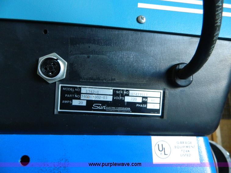 image for item AX9866 SUN 1742-0 tire balancer