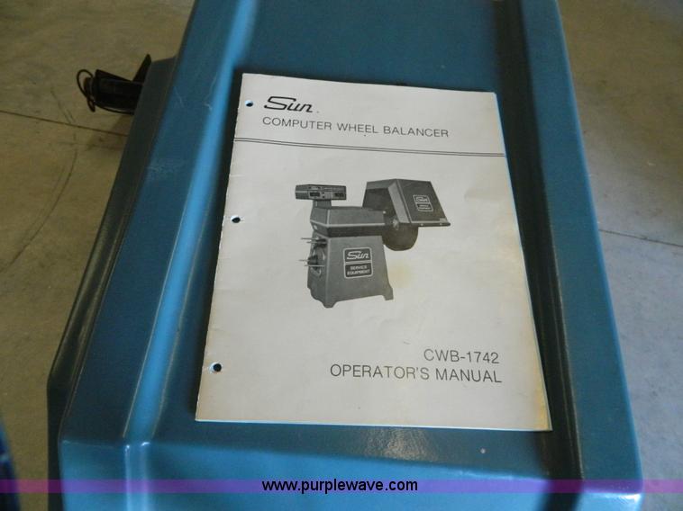 image for item AX9866 SUN 1742-0 tire balancer