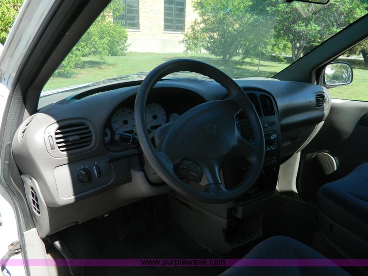image for item AX9867 2001 Dodge Caravan SE van