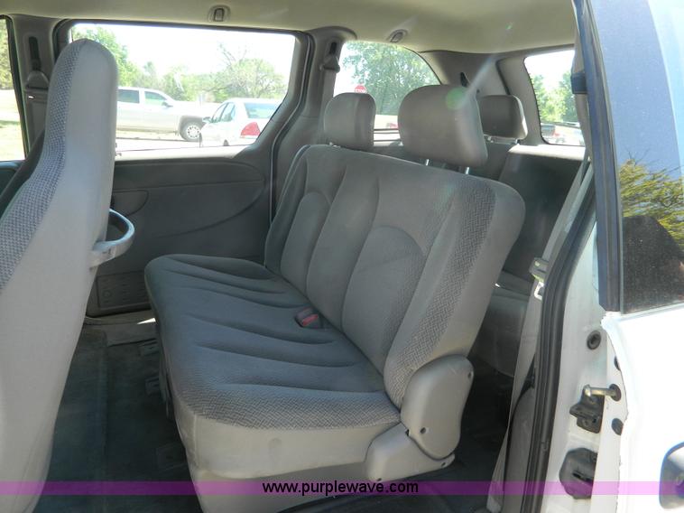 image for item AX9867 2001 Dodge Caravan SE van