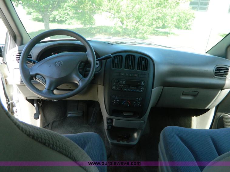image for item AX9867 2001 Dodge Caravan SE van