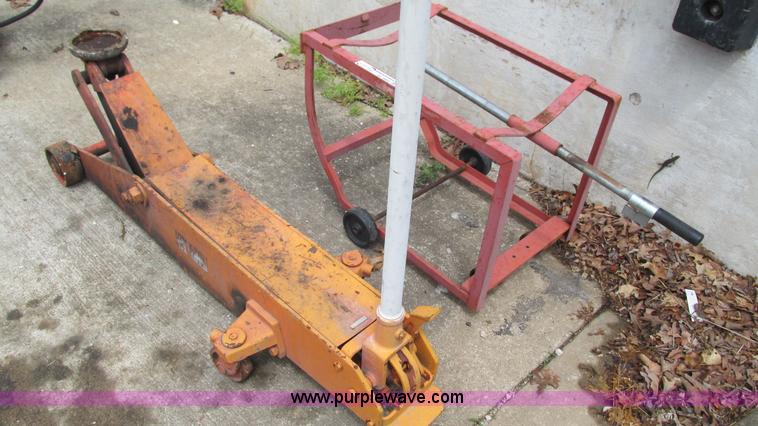 image for item AY9869 Assorted tools