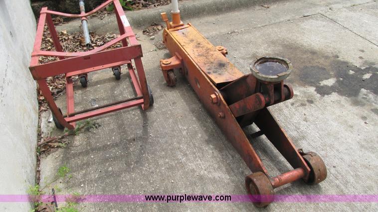 image for item AY9869 Assorted tools