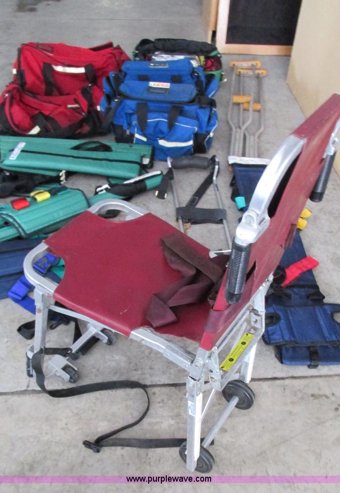 image for item AY9874 Assorted medical bags and equipment