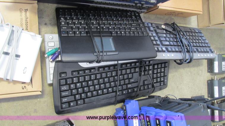 image for item AY9881 Assorted computer accessories