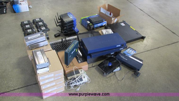 image for item AY9881 Assorted computer accessories