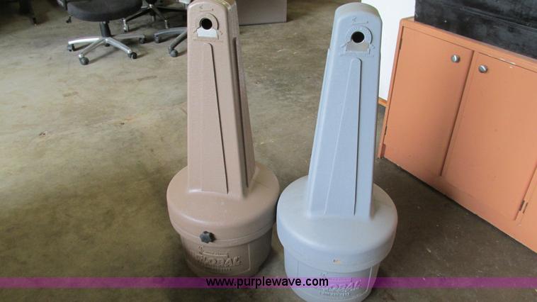 image for item AY9885 (2) Global out door ash trays