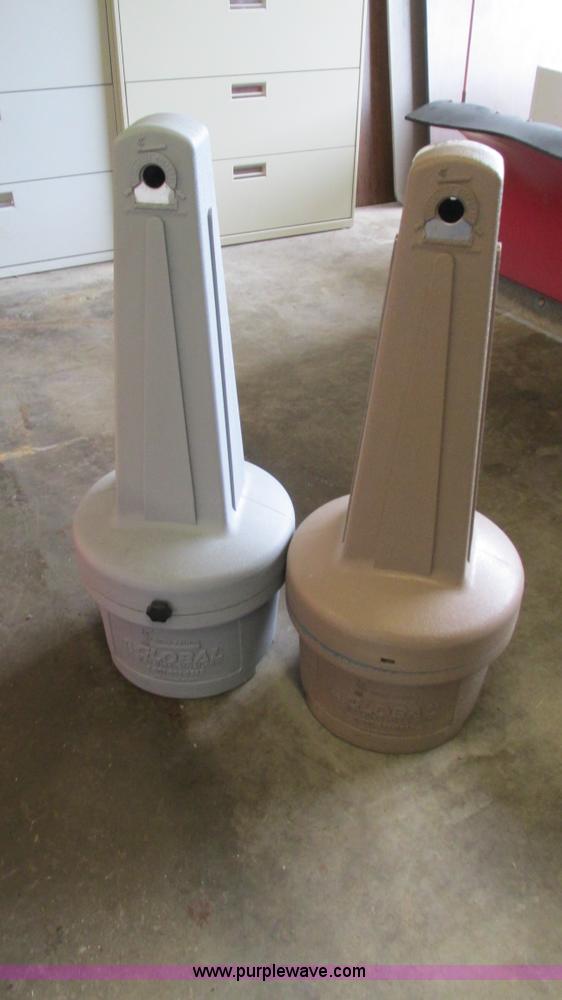 image for item AY9885 (2) Global out door ash trays