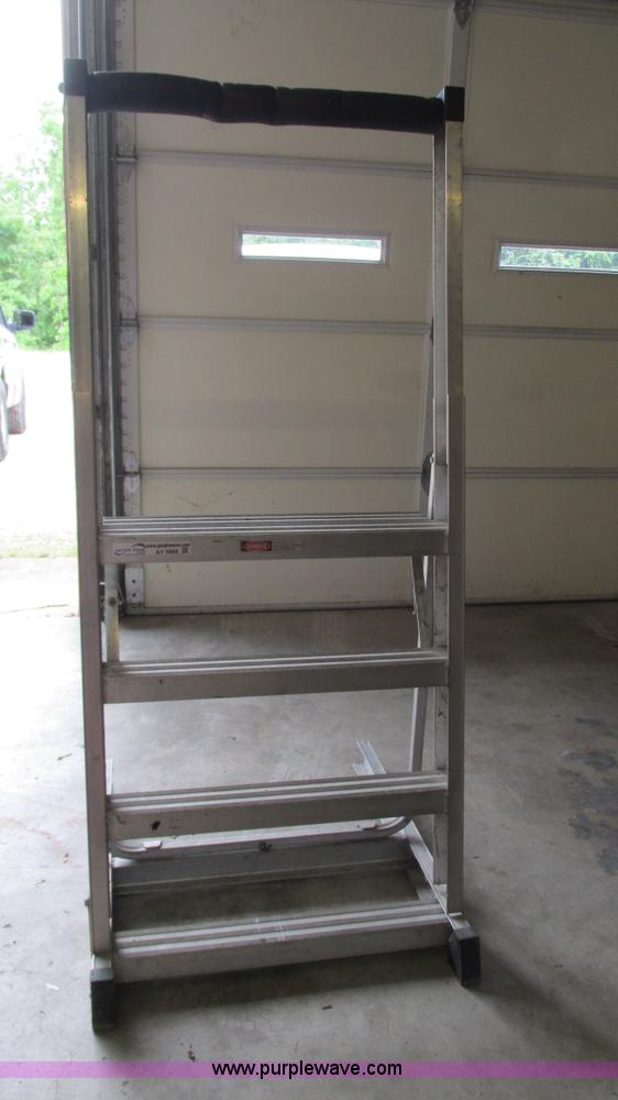 image for item AY9888 Fox platform ladder
