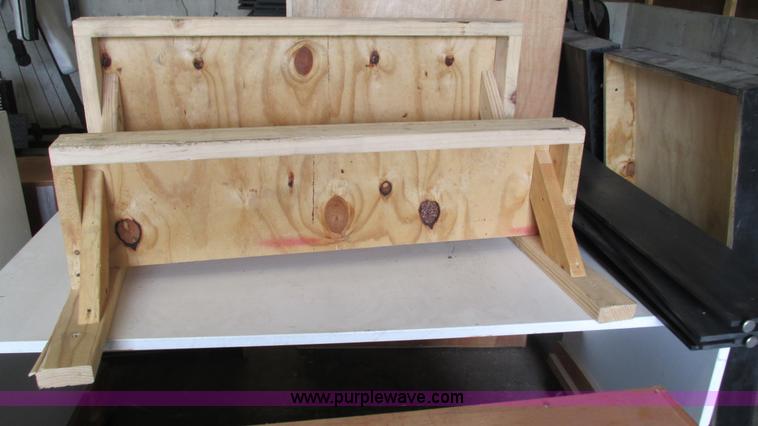 image for item AY9891 Assorted cabinets