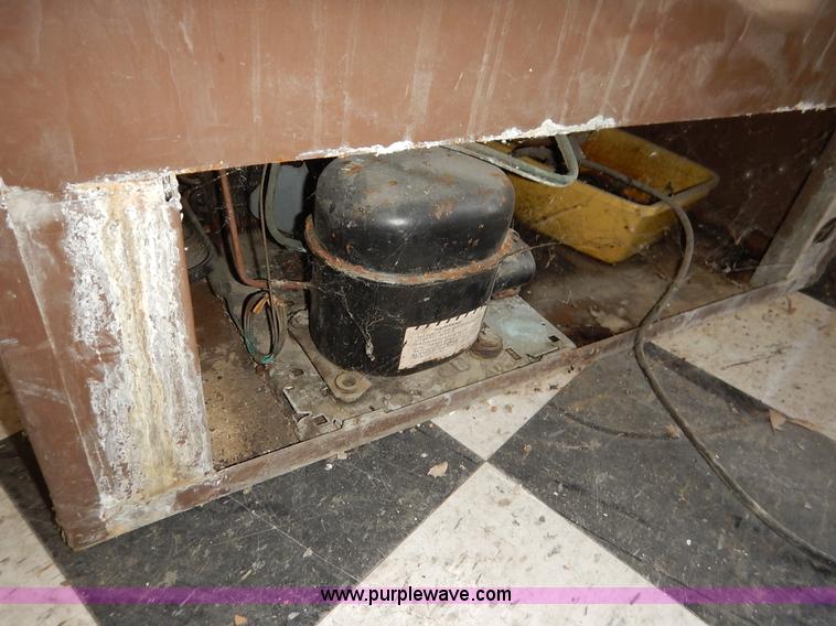 image for item BJ9582 Vendo six slot soda machine