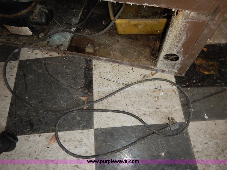 image for item BJ9582 Vendo six slot soda machine