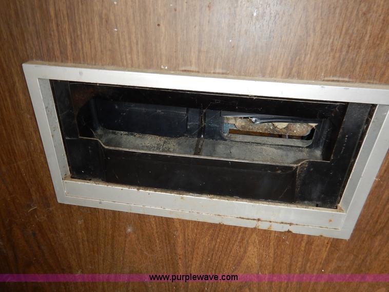 image for item BJ9582 Vendo six slot soda machine