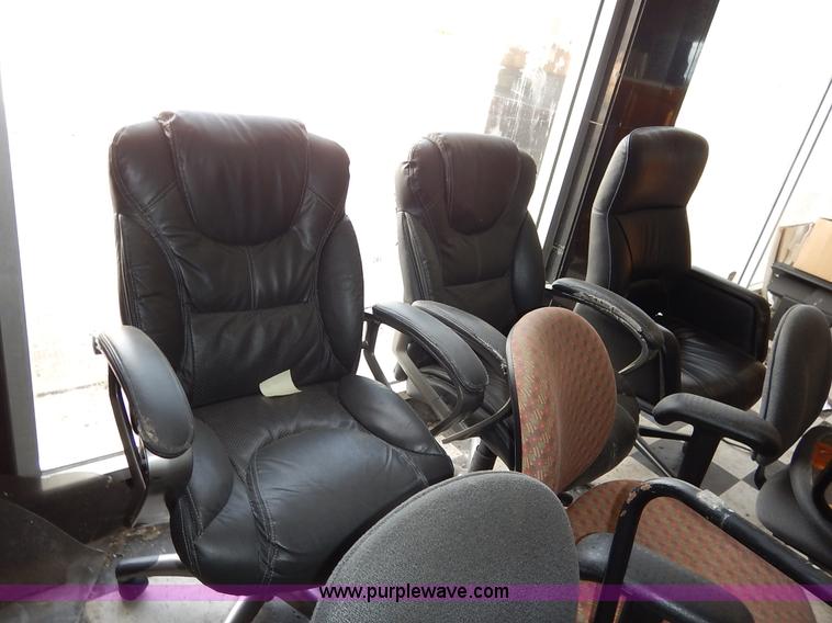 image for item BJ9585 Approximately 17 office chairs