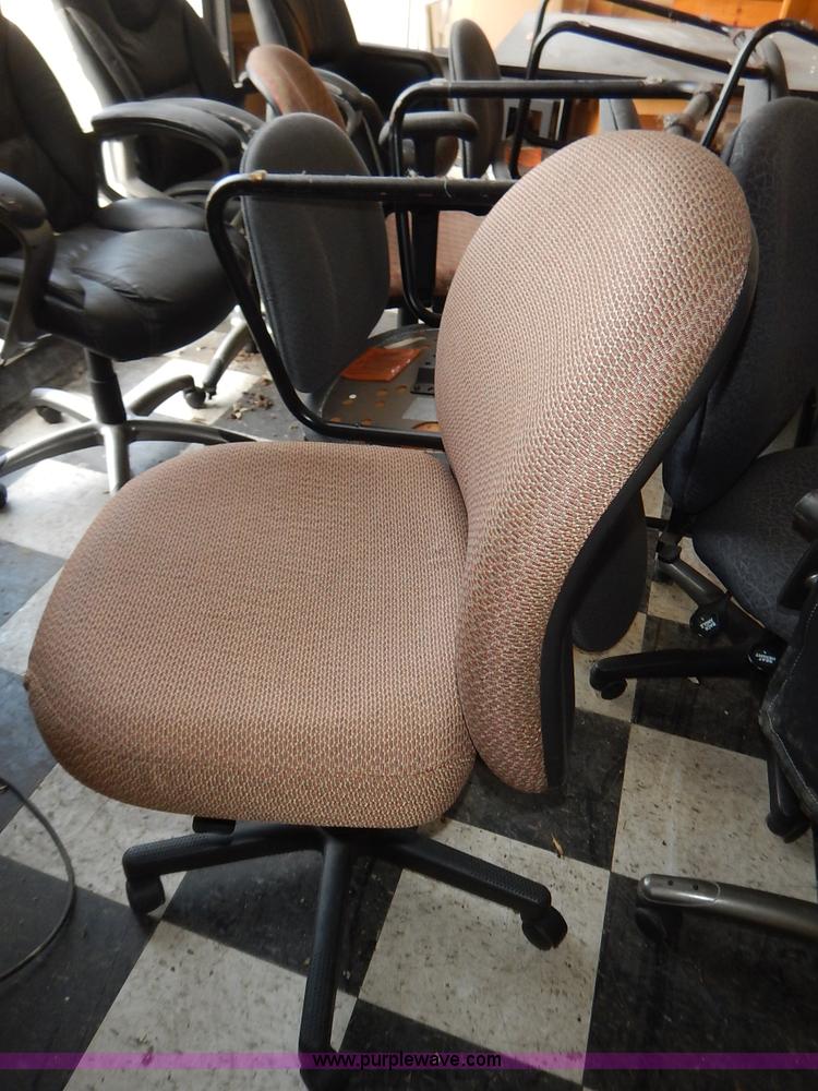 image for item BJ9585 Approximately 17 office chairs