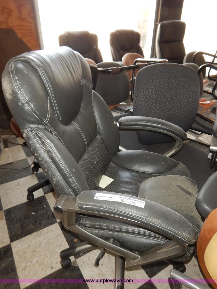 image for item BJ9585 Approximately 17 office chairs