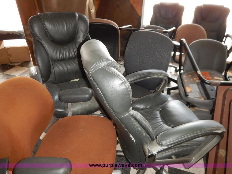 image for item BJ9585 Approximately 17 office chairs