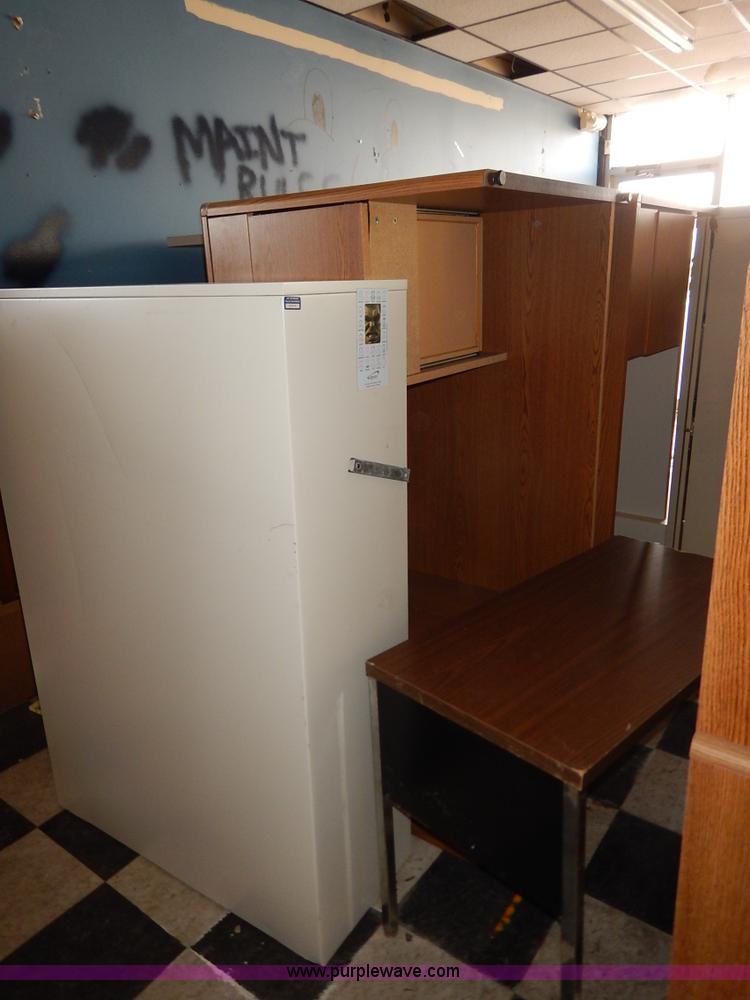 image for item BJ9587 Assorted office furniture