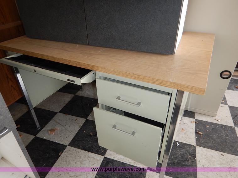 image for item BJ9587 Assorted office furniture