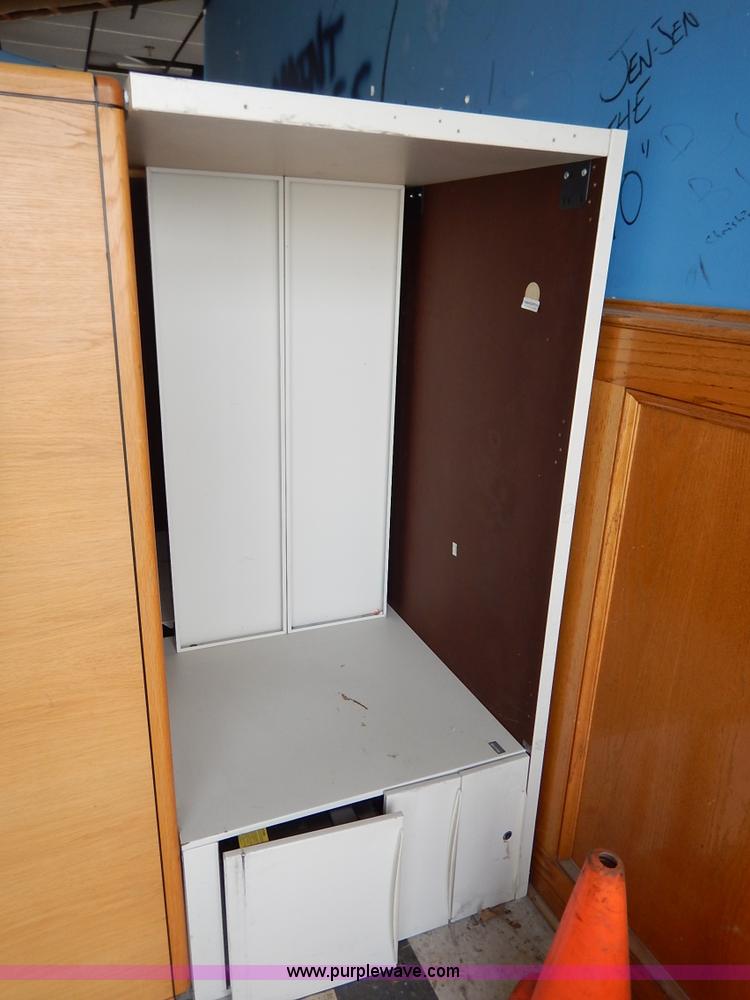 image for item BJ9587 Assorted office furniture