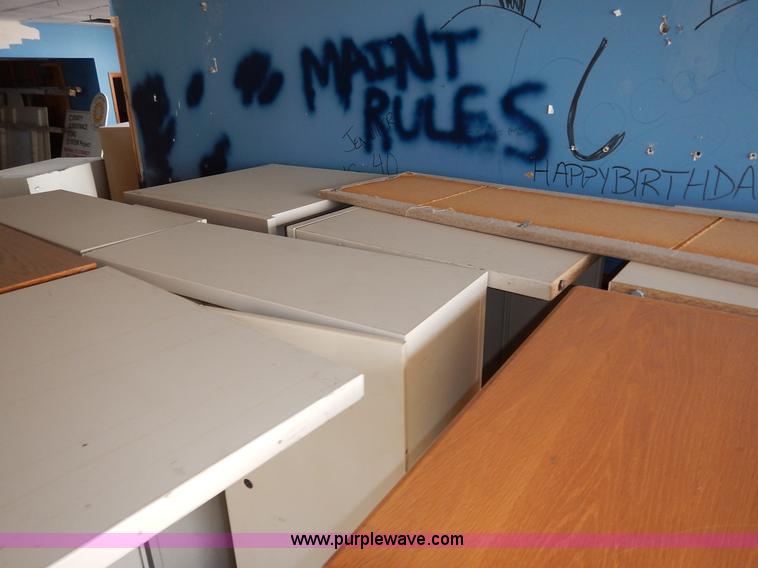 image for item BJ9587 Assorted office furniture