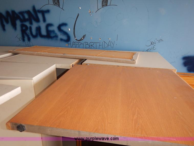 image for item BJ9587 Assorted office furniture