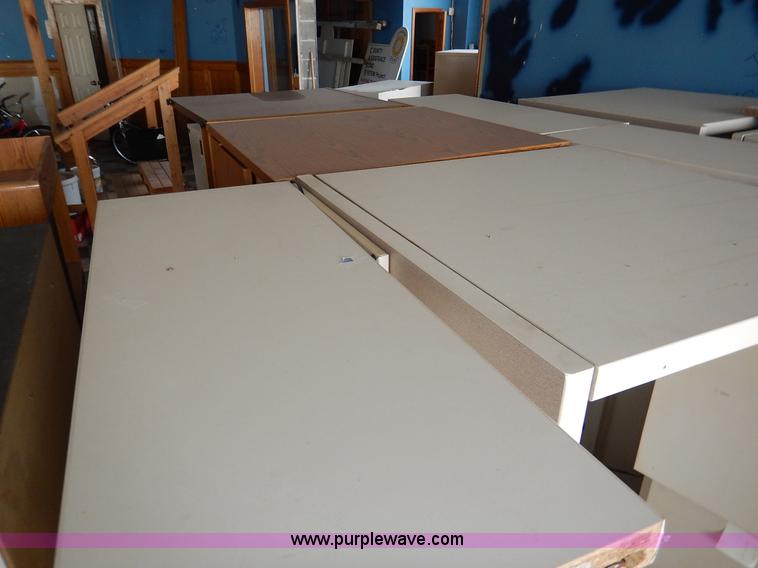 image for item BJ9587 Assorted office furniture