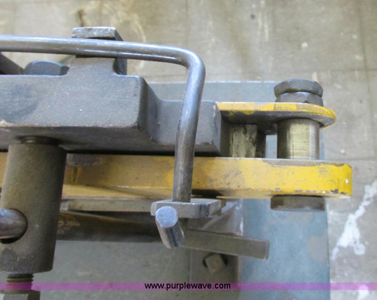 image for item BM9138 TJL plate bar section steel shear