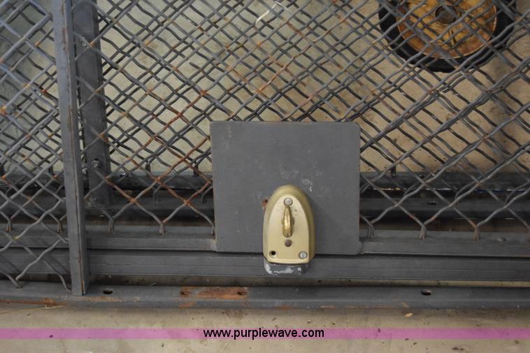 image for item BP9095 Wire cage wall