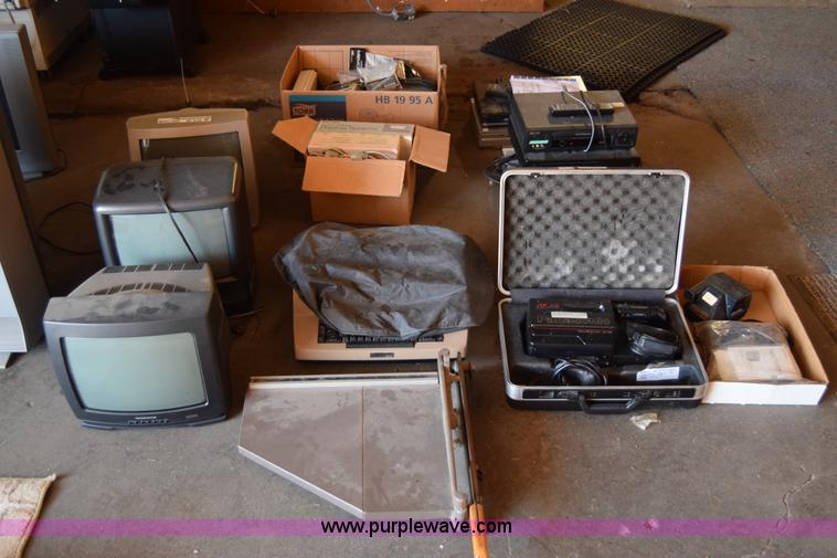 image for item BP9106 Assorted electronics