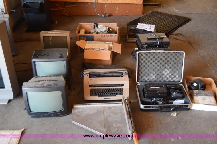 image for item BP9106 Assorted electronics