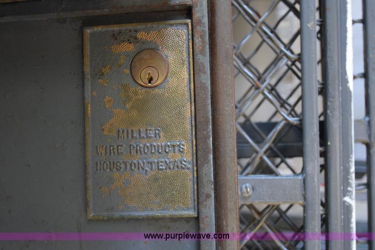 image for item BP9165 Wire cage wall