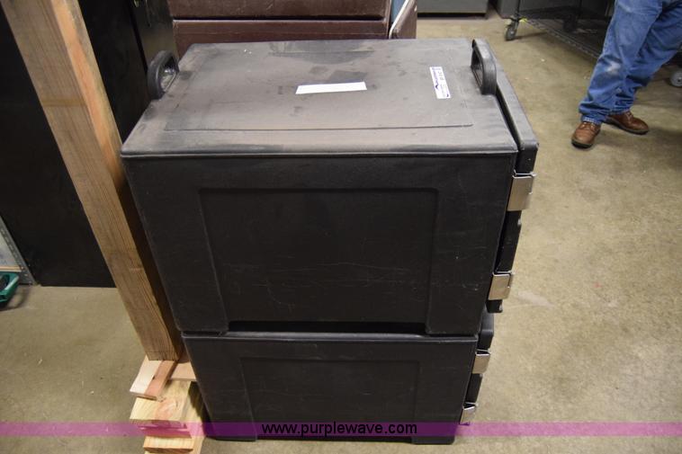 image for item BP9167 (7) Cambro insulated pan carriers