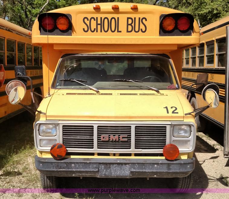 image for item F7746 1990 GMC Vandura G3500 bus