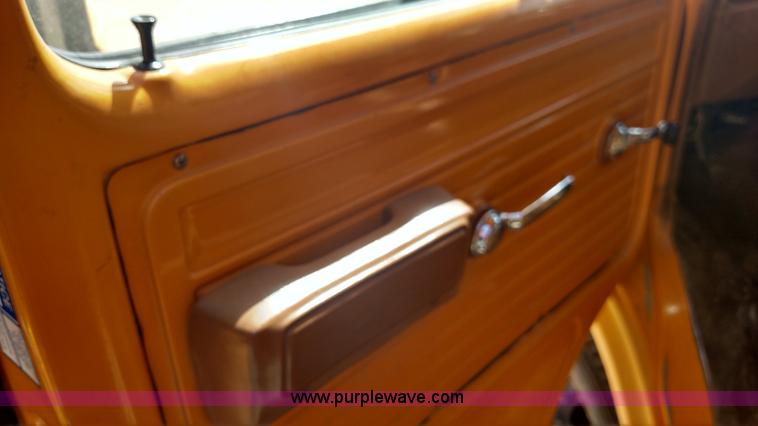 image for item F7746 1990 GMC Vandura G3500 bus