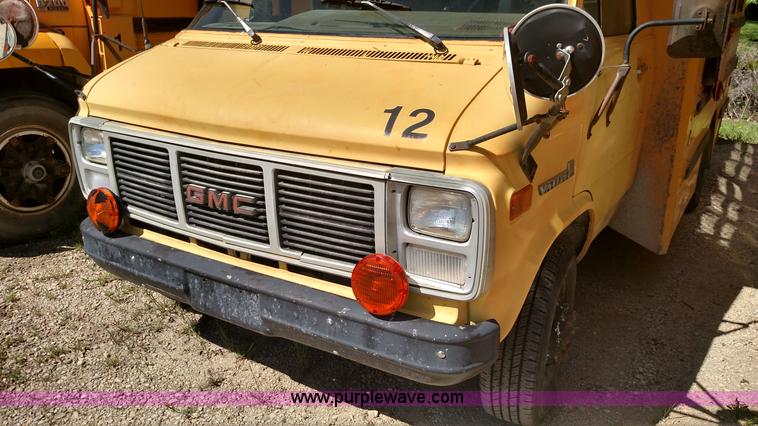 image for item F7746 1990 GMC Vandura G3500 bus
