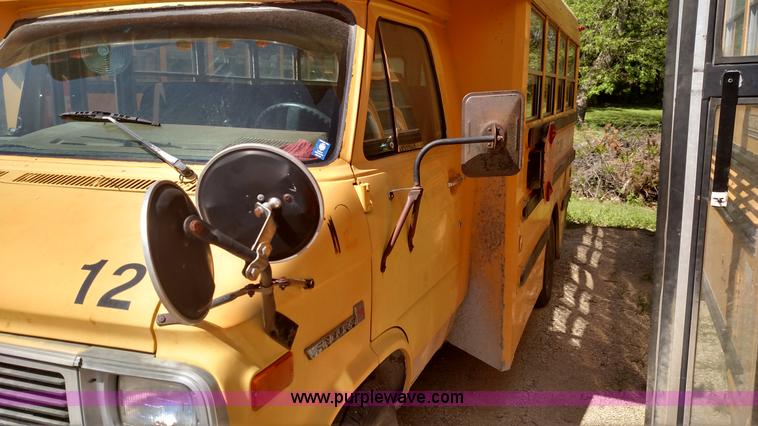 image for item F7746 1990 GMC Vandura G3500 bus