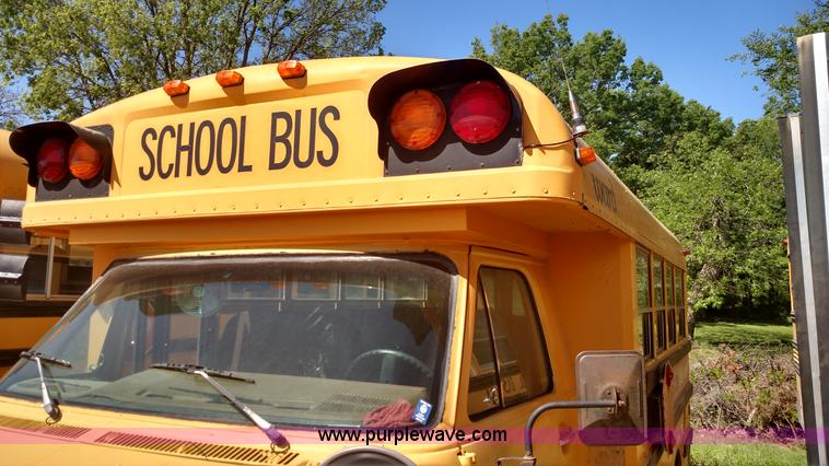 image for item F7746 1990 GMC Vandura G3500 bus