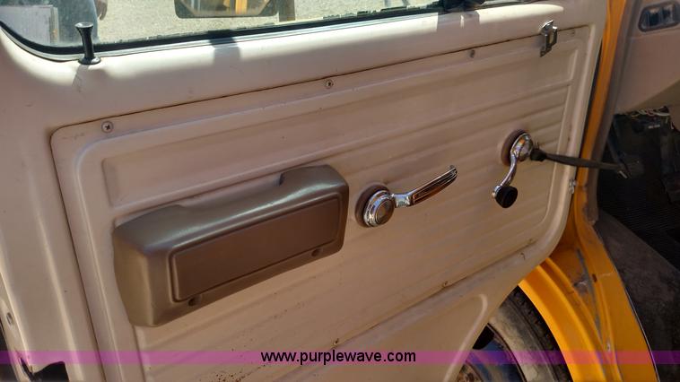 image for item F7747 1995 Chevrolet G30 bus